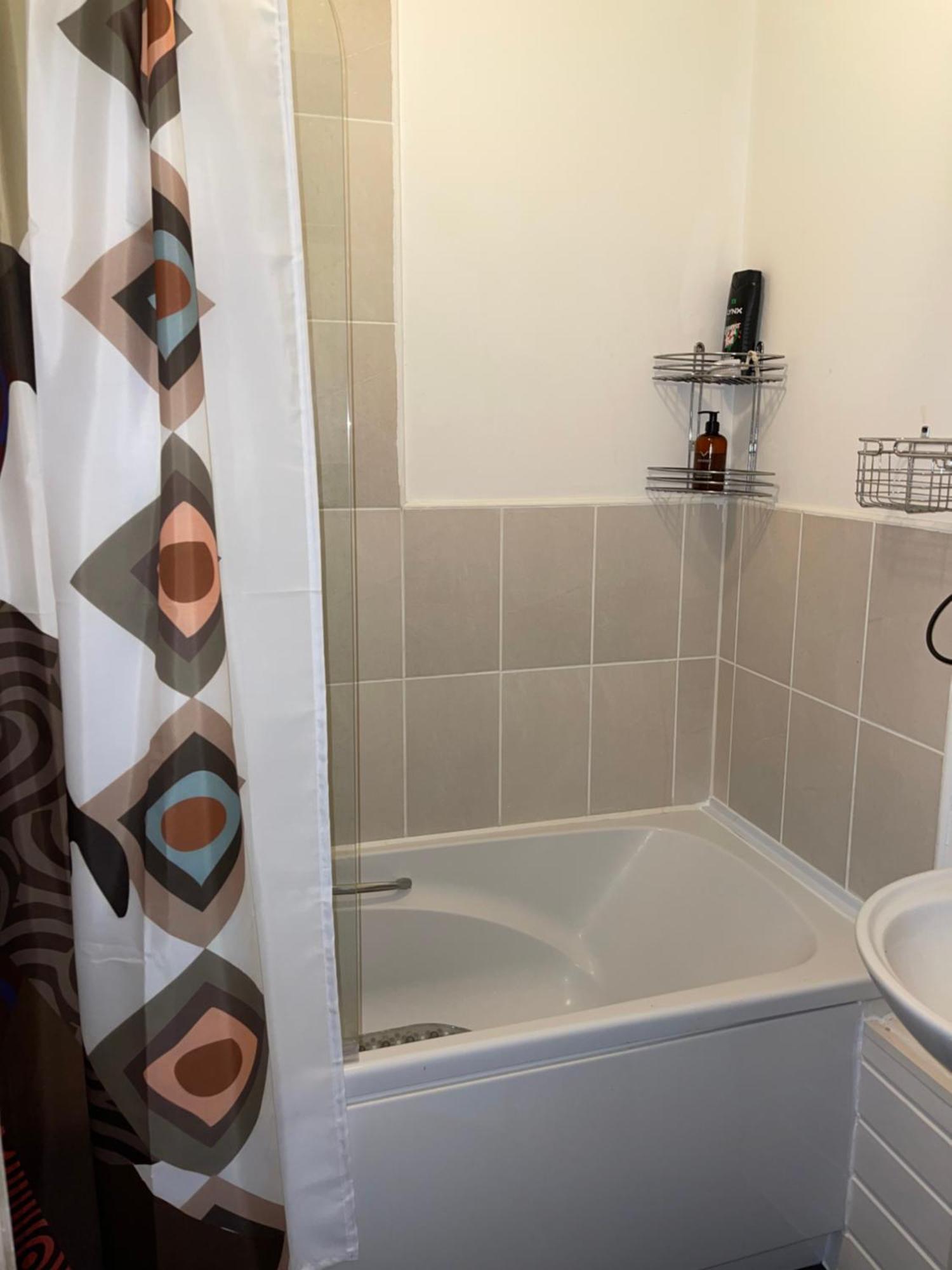 Crescent Apartment - Modern 1 Bedroom First Floor Goodmayes 外观 照片