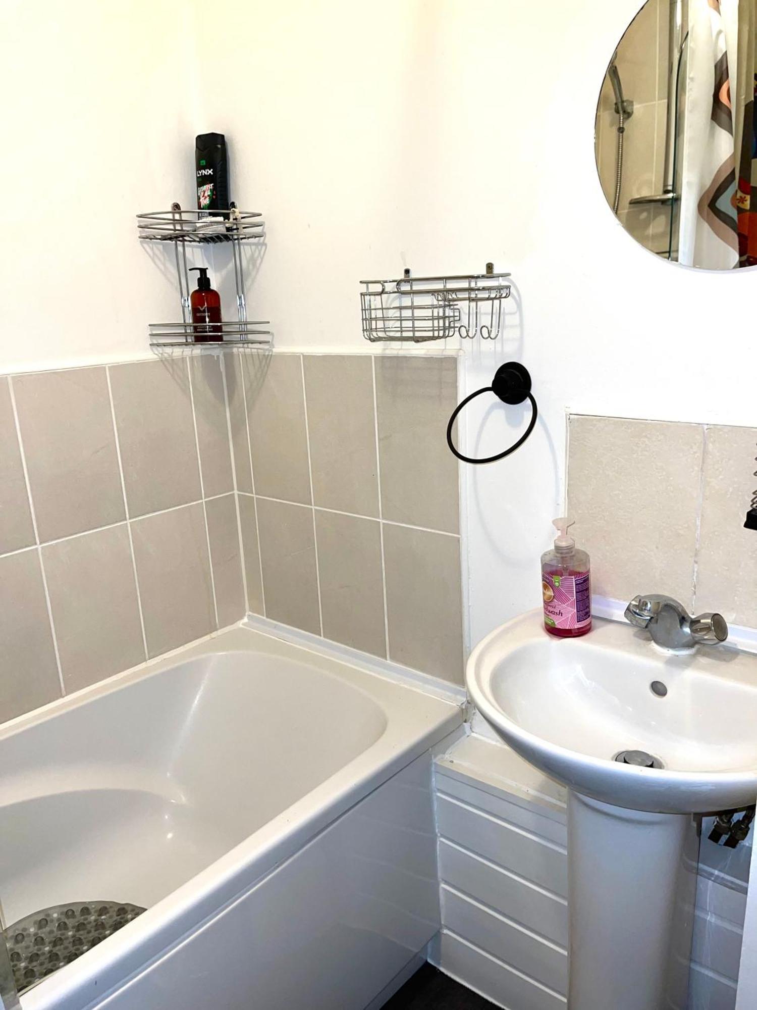 Crescent Apartment - Modern 1 Bedroom First Floor Goodmayes 外观 照片