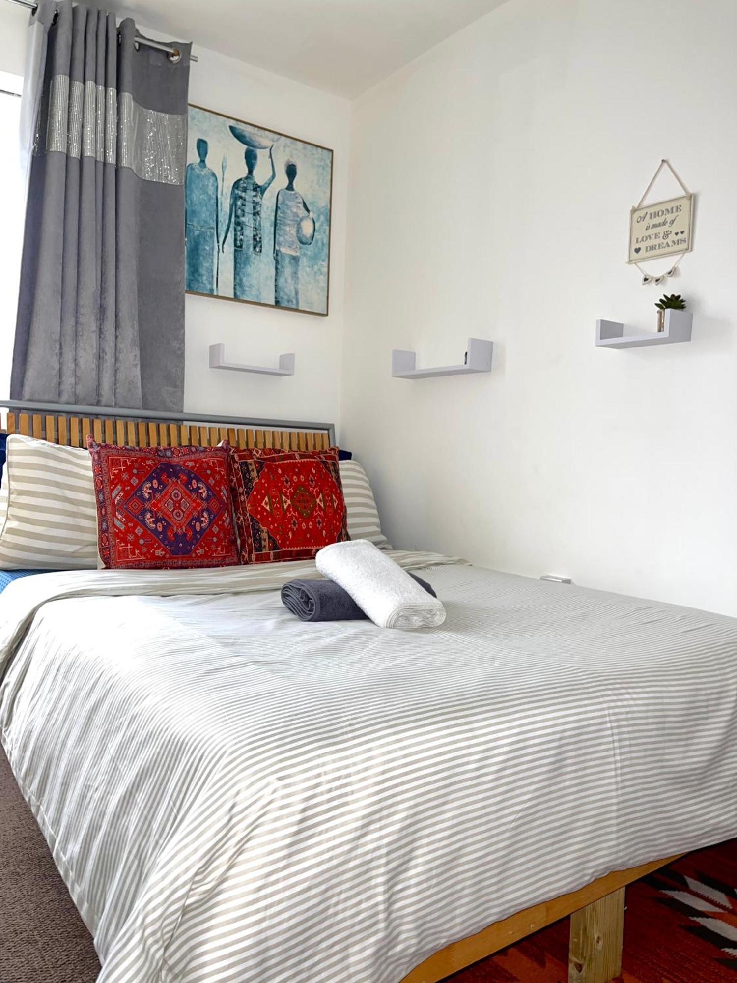 Crescent Apartment - Modern 1 Bedroom First Floor Goodmayes 外观 照片
