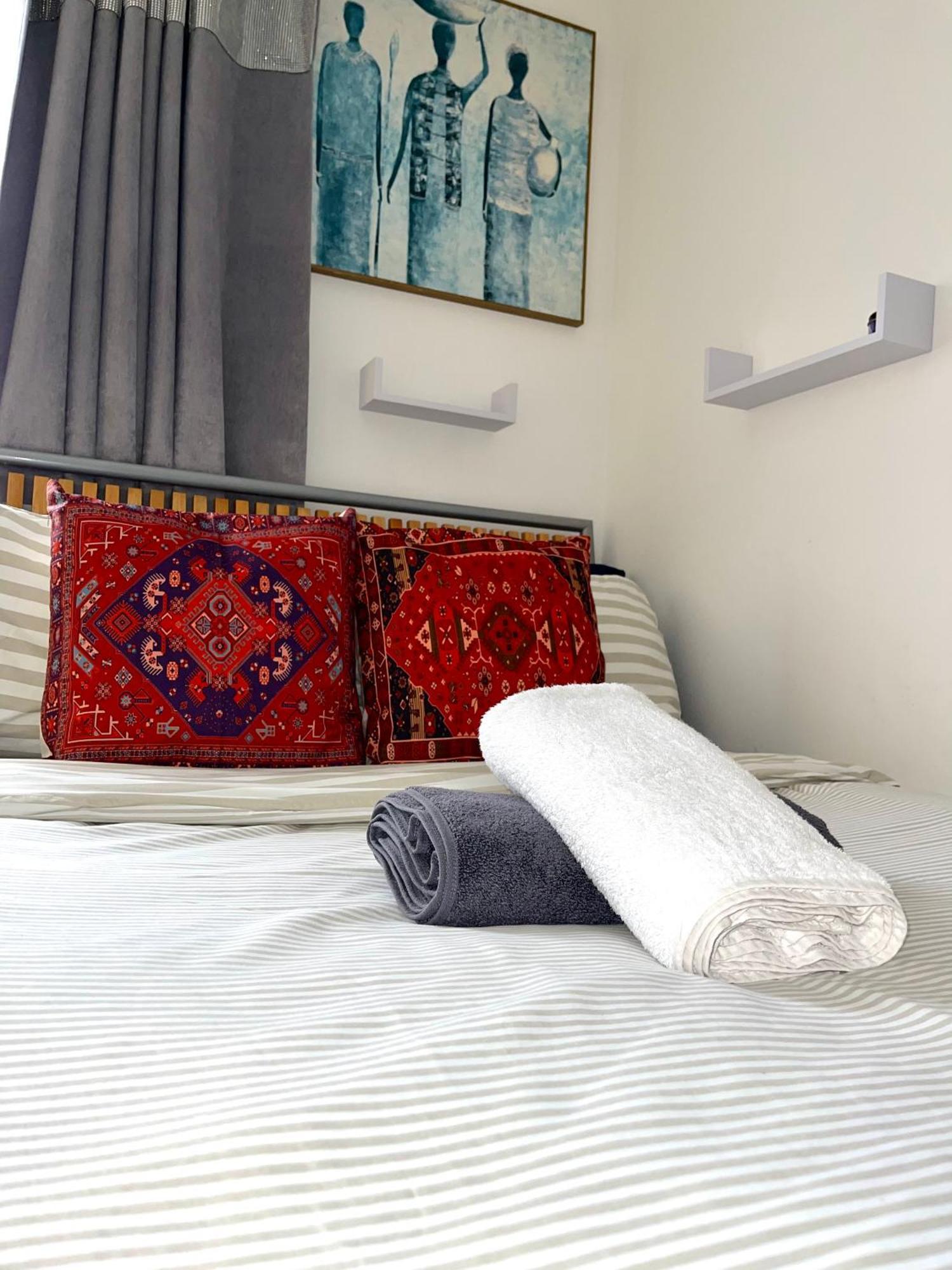 Crescent Apartment - Modern 1 Bedroom First Floor Goodmayes 外观 照片
